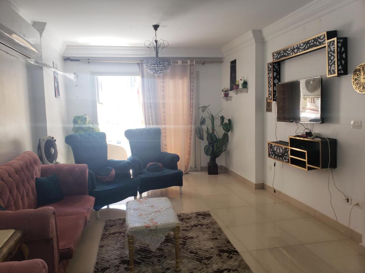 Partial Seaview Apartment *